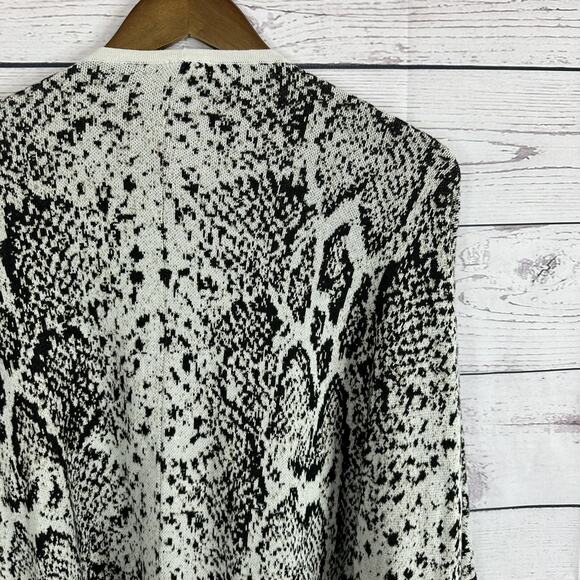 Cabi 4412 Serpent Wrap OS Gray Snake Print Knit Cape Python Sweater Stretch - Picture 6 of 12